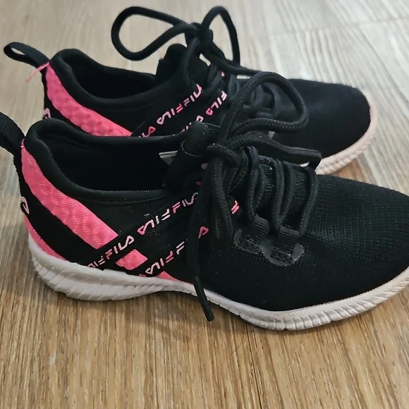 Fila Shoes Size 9 Black And Pink Good Condition - Picture 1 of 5